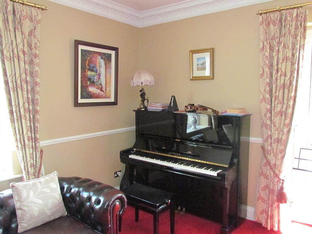 Gate Lodge B&B Portumna Bagian luar foto